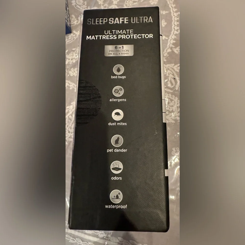NWT SLEEPSAFE White Mattress Protector. Size: TWIN